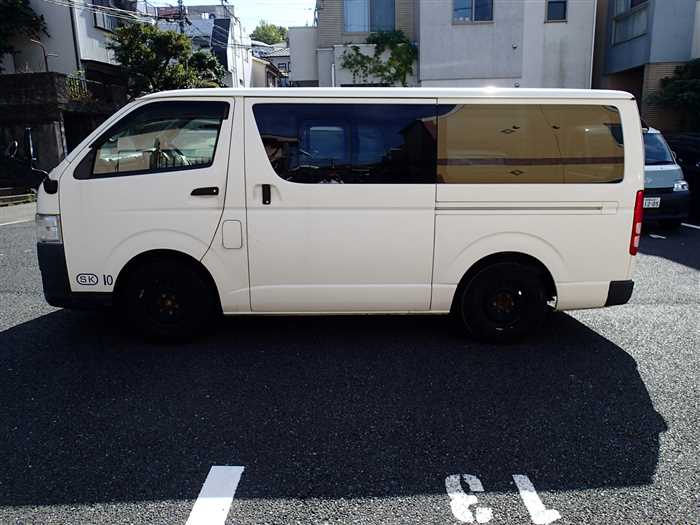 Toyota Hiace Van 2015 photo 2