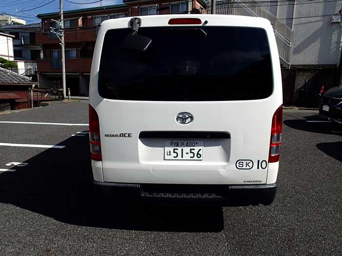 Toyota Hiace Van 2015 photo 3
