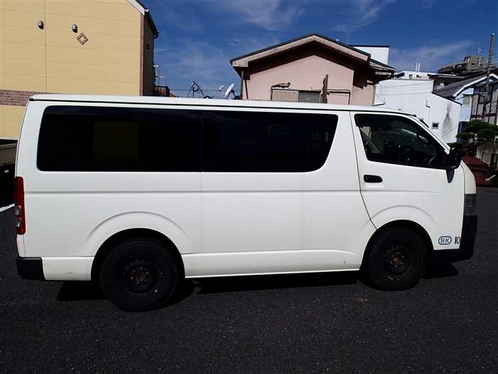 Toyota Hiace Van 2015 photo 4