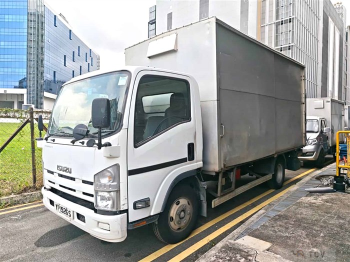 2016 Isuzu Elf Truck