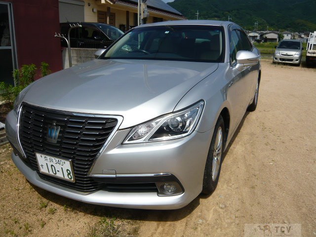 2013 Toyota Crown Hybrid