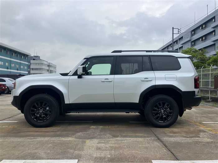 Toyota Land Cruiser VX 2025 — миниатюра 2