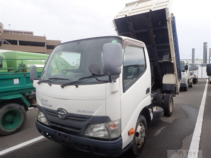 2013 Hino Dutro