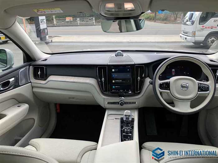 Volvo XC60 2023 — фото 4 купить в Москве