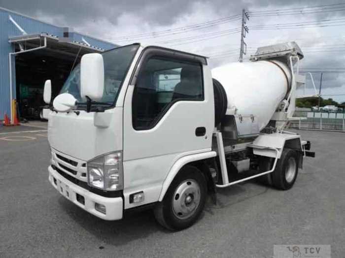 2022 Isuzu Elf