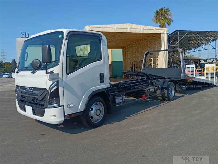 2025 Isuzu Elf