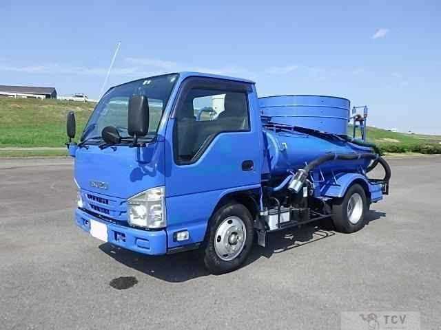2017 Isuzu Elf