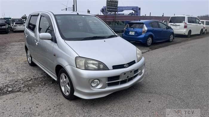 2002 Daihatsu YRV