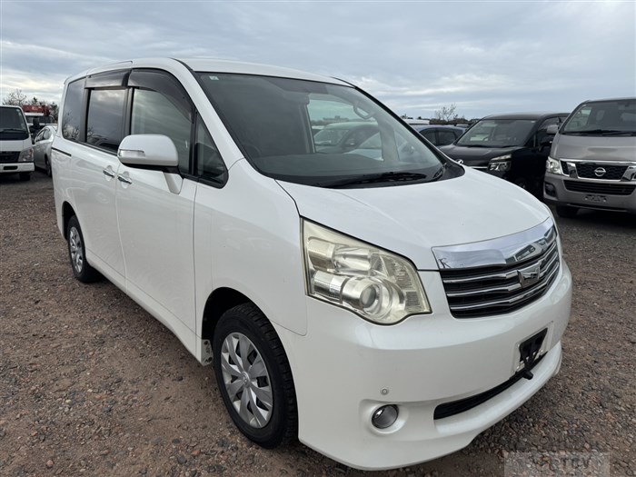 2011 Toyota Noah