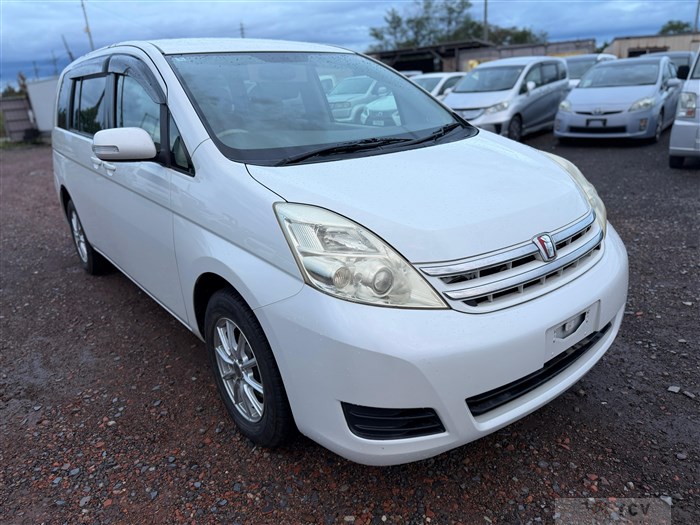 2010 Toyota Isis