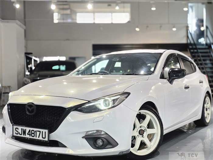 2016 Mazda Axela