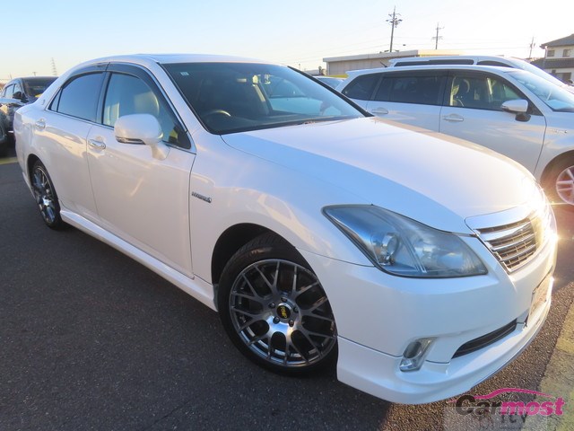 2011 Toyota Crown Hybrid