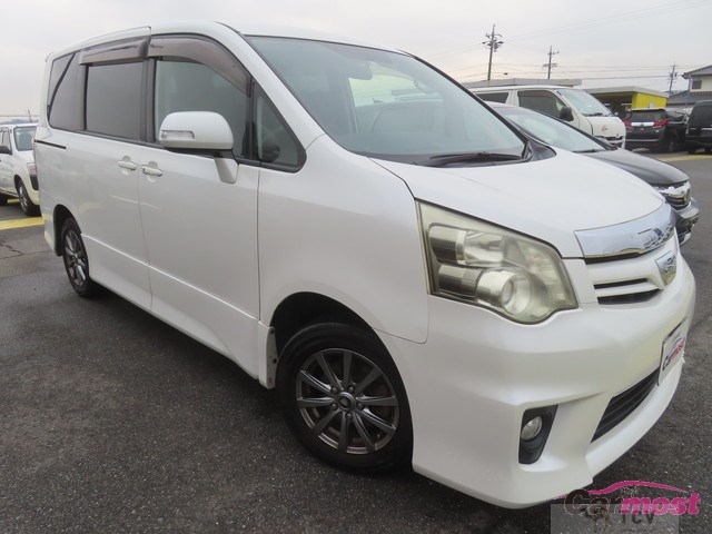 2011 Toyota Noah