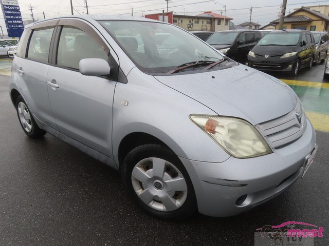2005 Toyota IST