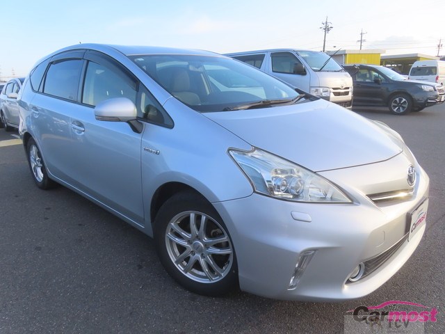 2013 Toyota PRIUS α