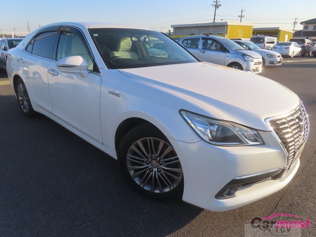 2013 Toyota Crown Hybrid