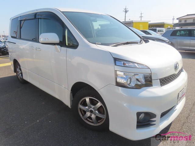 2013 Toyota Voxy