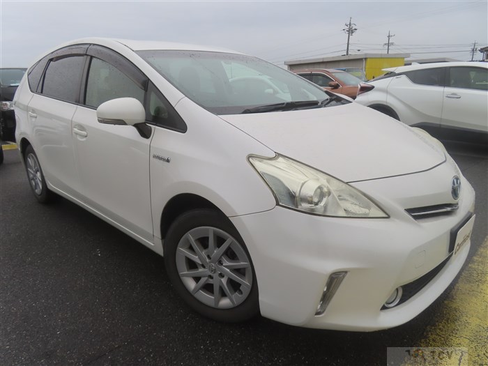 2013 Toyota PRIUS α
