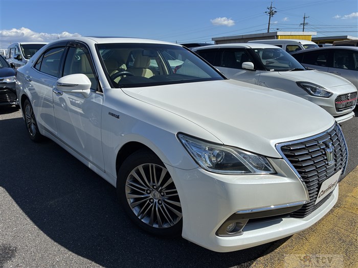 2013 Toyota Crown Hybrid