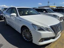 2013 Toyota Crown Hybrid
