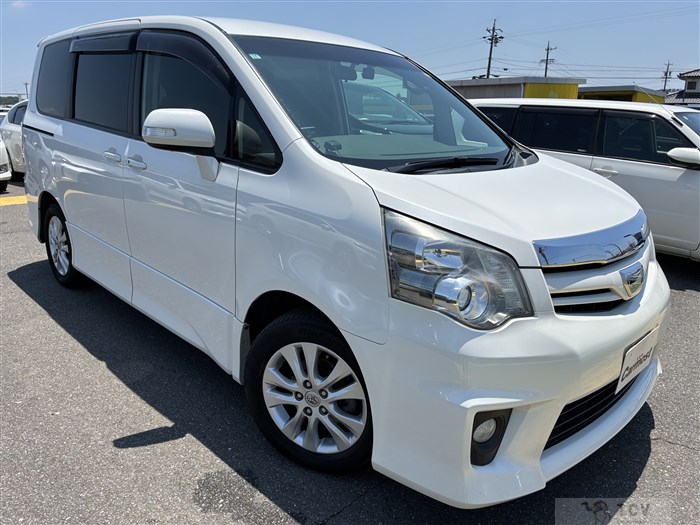 2011 Toyota Noah