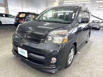 2004 Toyota Voxy
