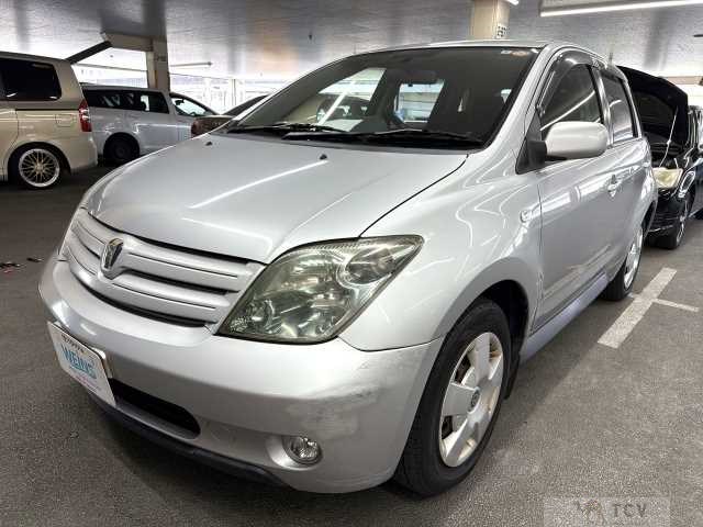 2004 Toyota IST