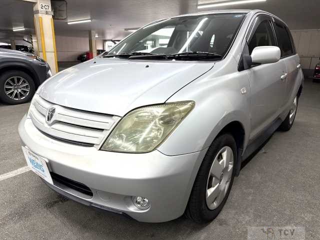 2004 Toyota IST