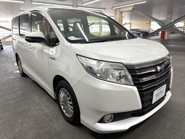 Toyota Noah 2014 photo 3