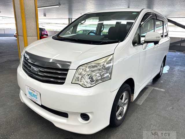 2013 Toyota Noah