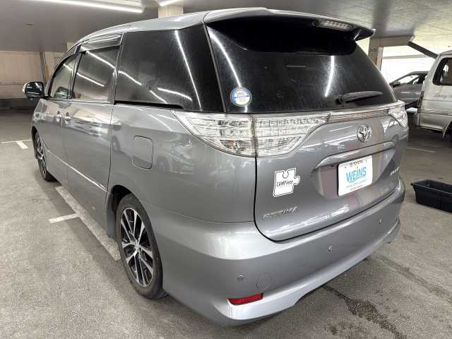 Toyota Estima 2013 photo 4