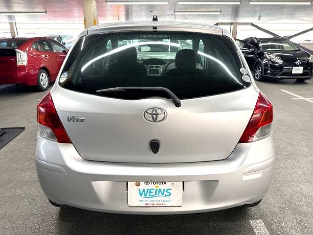 Toyota Vitz 2010 photo 5