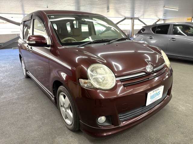 Toyota Sienta 2011 photo 3
