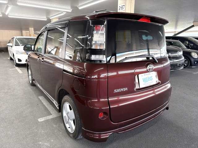 Toyota Sienta 2011 photo 4