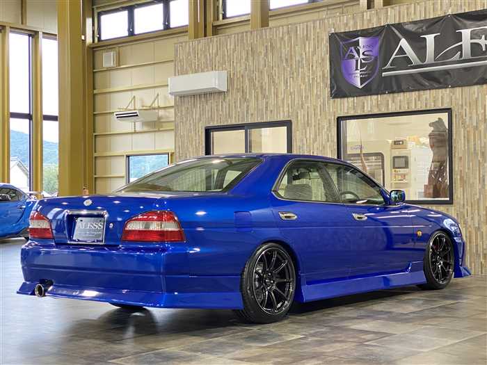 Nissan Laurel 2000 photo 2