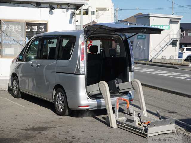 2013 Nissan Serena