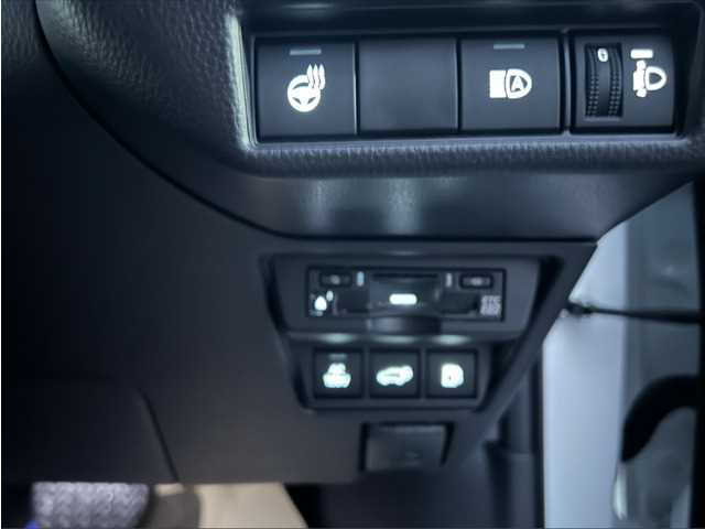 Toyota Prius 2023 — фото 9 купить в Москве