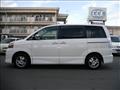 2004 Toyota Voxy
