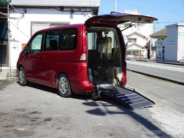 2008 Nissan Serena
