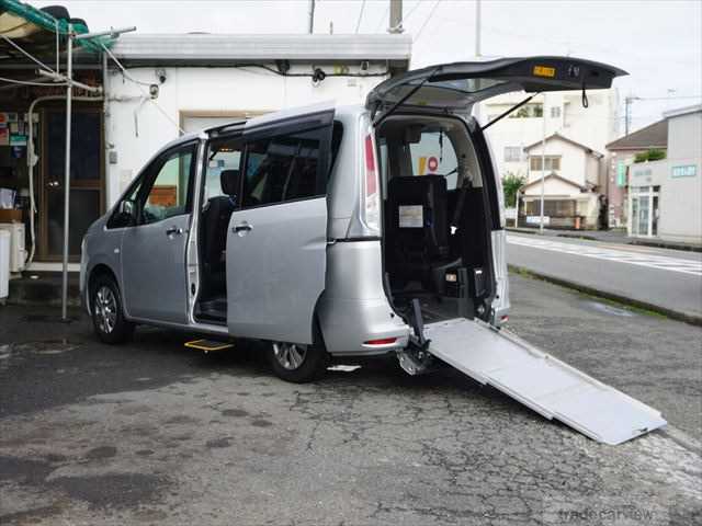 2013 Nissan Serena