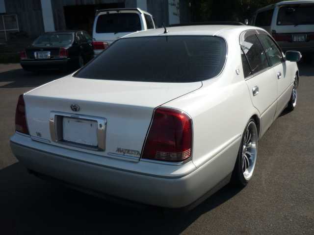 Toyota Crown Majesta 1999 photo 2
