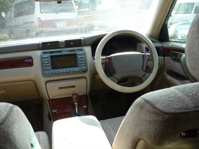 Toyota Crown Majesta 1999 photo 3