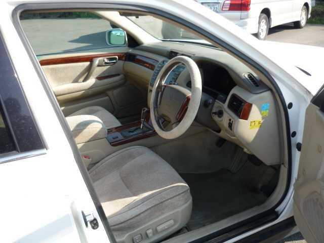Toyota Crown Majesta 1999 photo 4