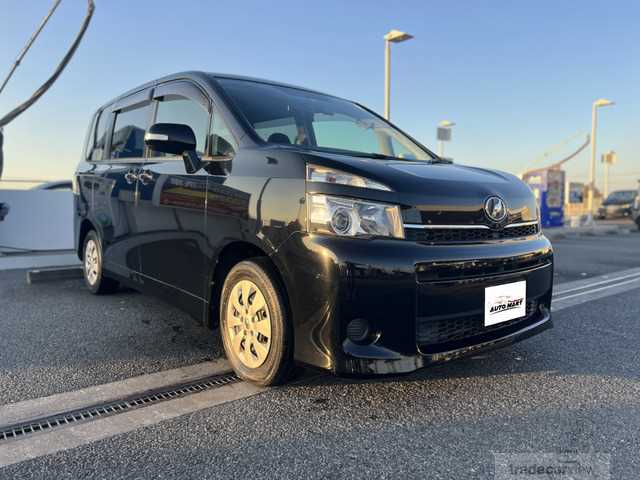 2013 Toyota Voxy