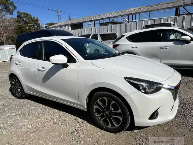 2016 Mazda Demio
