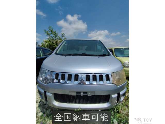 2011 Mitsubishi Delica D5
