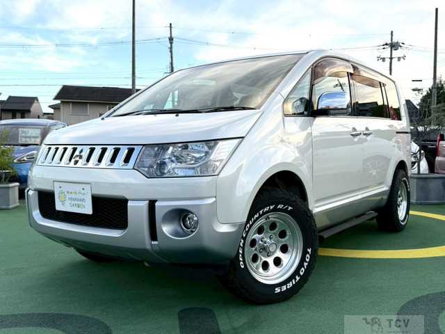 2011 Mitsubishi Delica D5