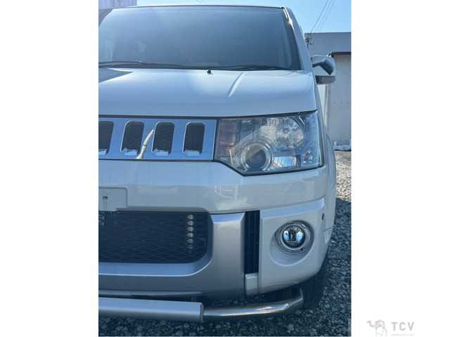 2012 Mitsubishi Delica D5