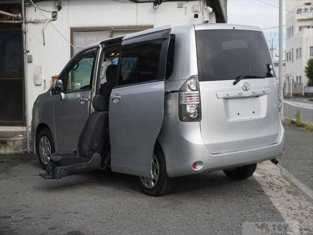 2009 Toyota Voxy