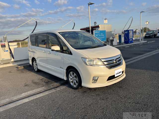 2013 Nissan Serena
